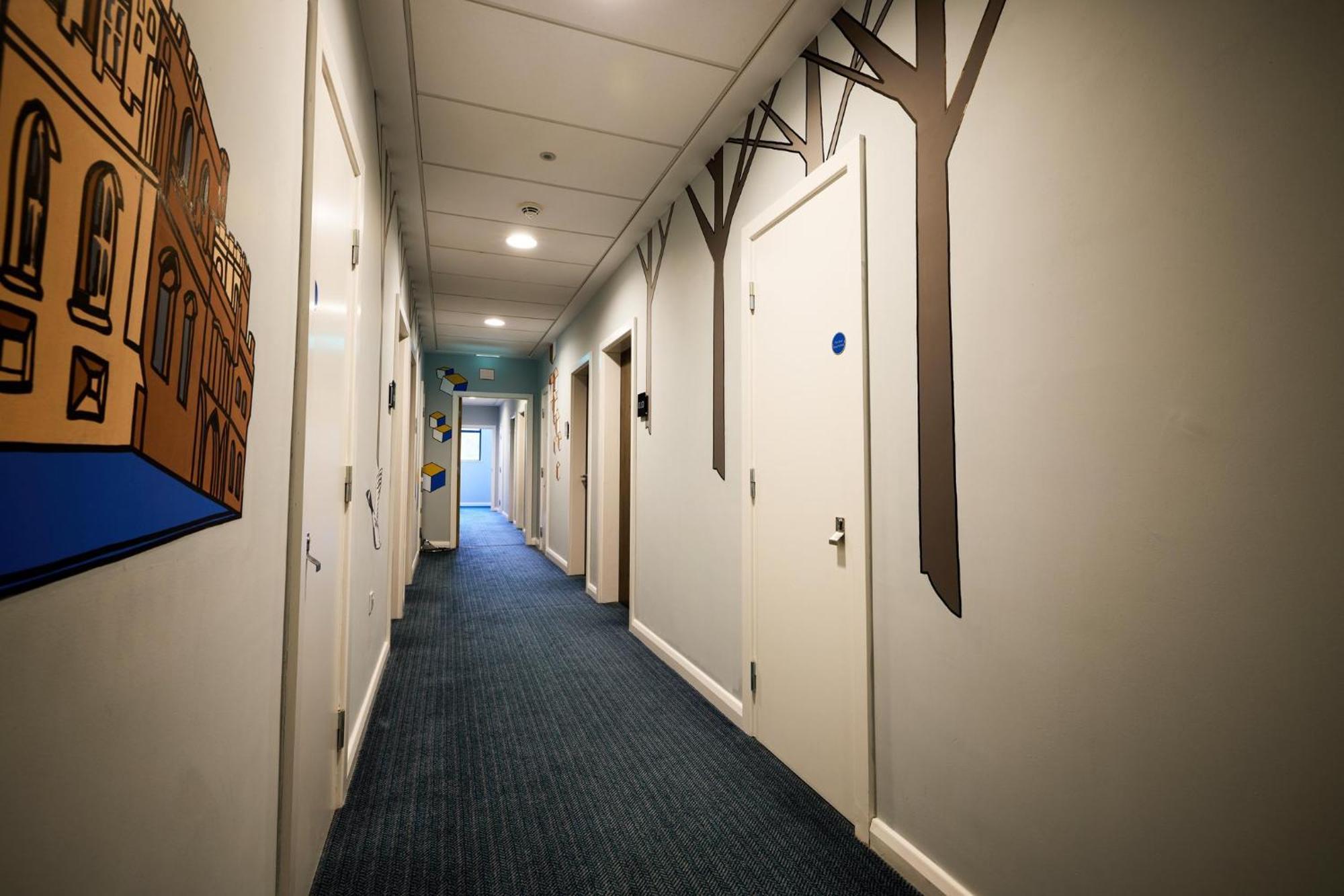 Hotel Holiday - The Niu, Loom North By Ihg